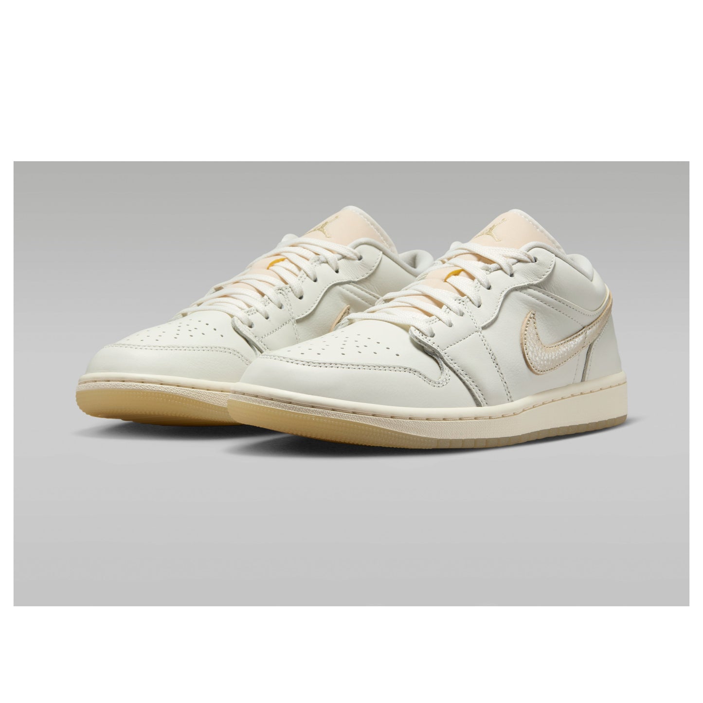 Jordan 1 Low SE Metallic Team Gold