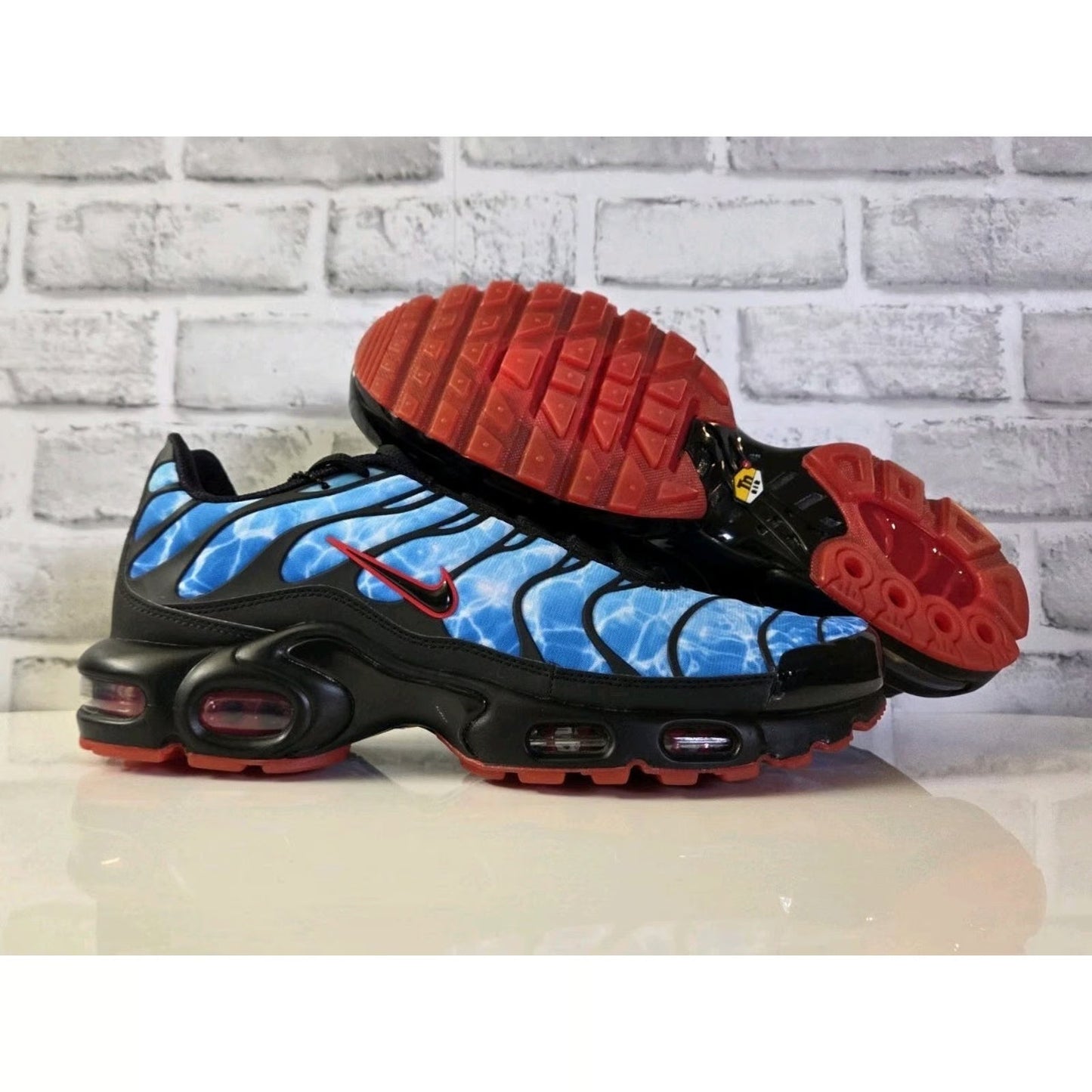 Nike Air Max Plus Shark Attack